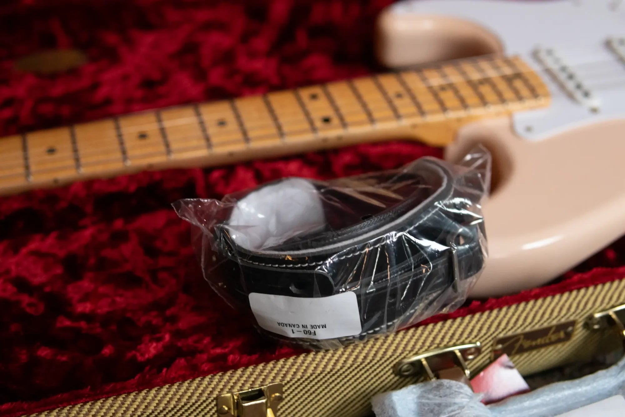 Fender Custom Shop Limited Edition 1954 Hardtail Stratocaster DLX Closet Classic - Aged Shell Pink with Hardshell Case