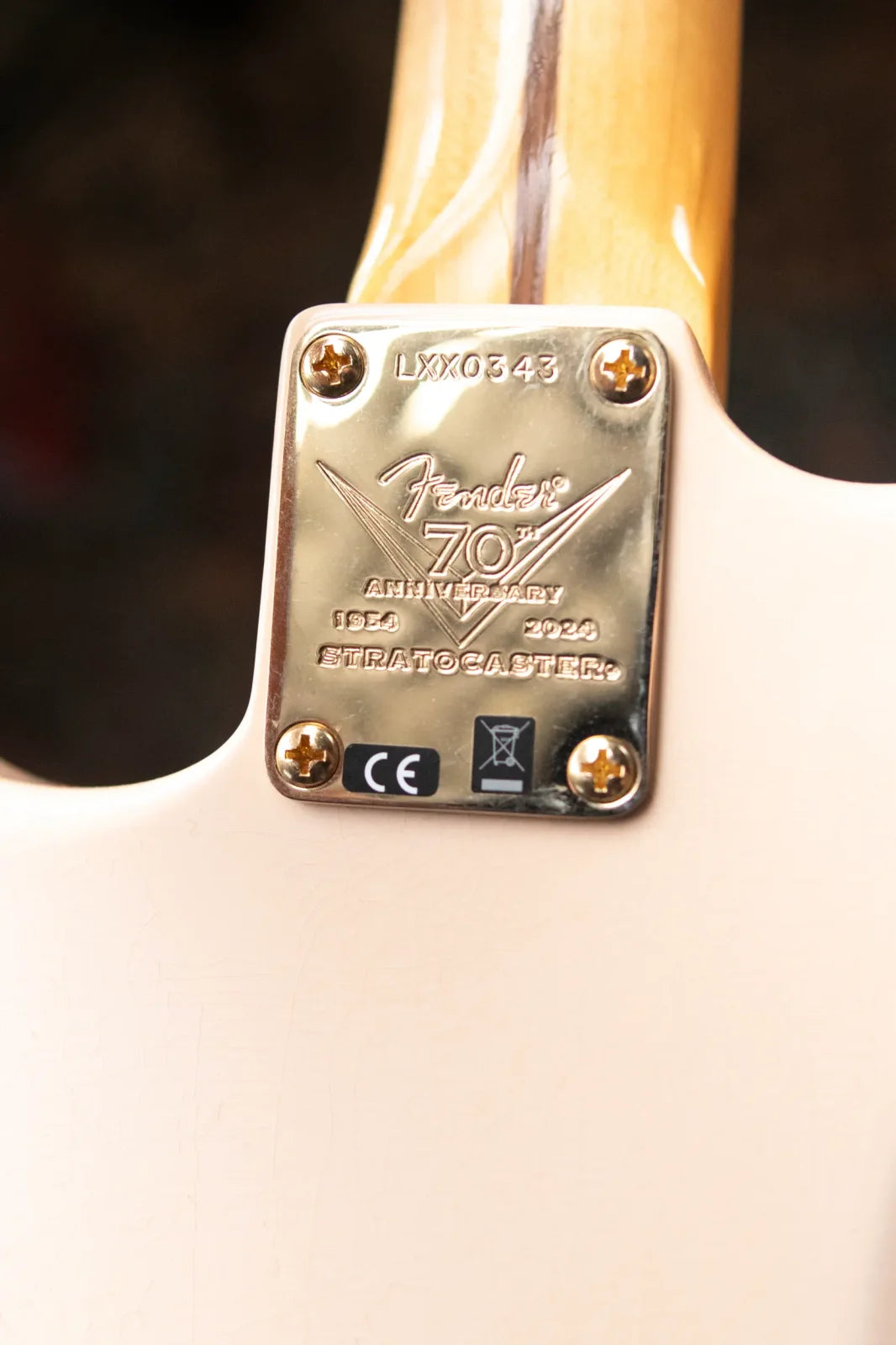 Fender Custom Shop Limited Edition 1954 Hardtail Stratocaster DLX Closet Classic - Aged Shell Pink with Hardshell Case