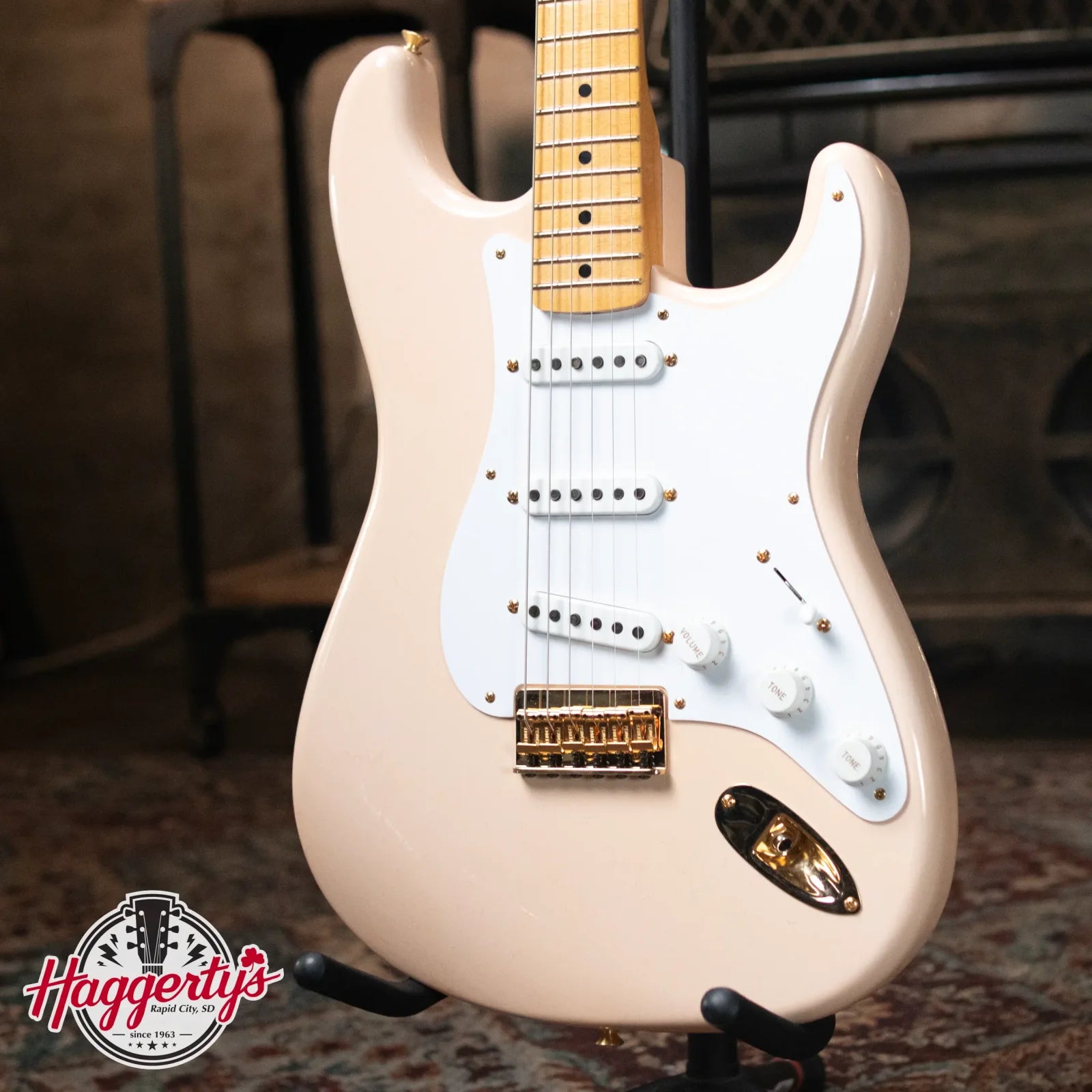 Fender Custom Shop Limited Edition 1954 Hardtail Stratocaster DLX Closet Classic - Aged Shell Pink with Hardshell Case