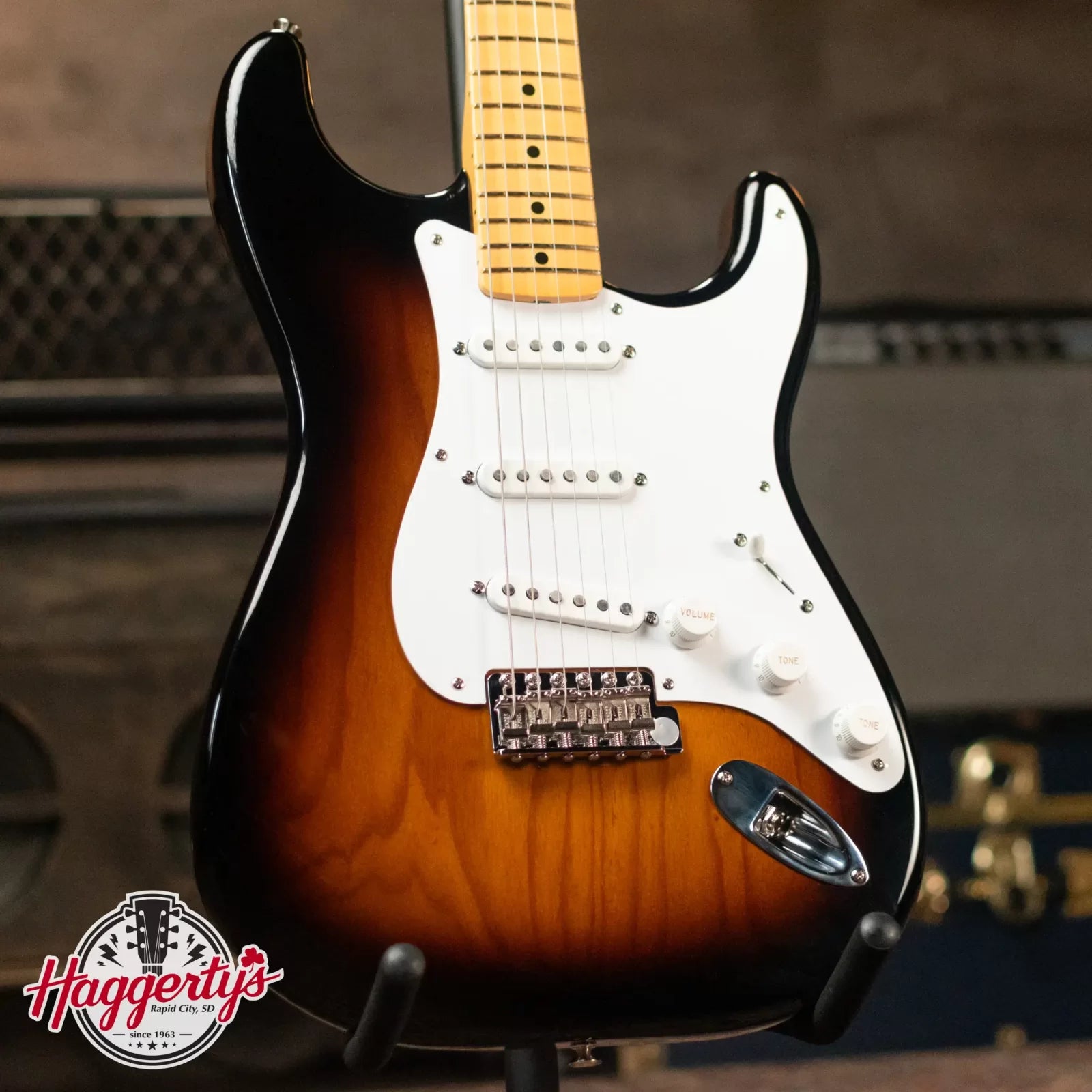 Fender 70th Anniversary American Vintage II 1954 Stratocaster - 2-Color Sunburst with  Vintage-Style Tweed Hardshell Case