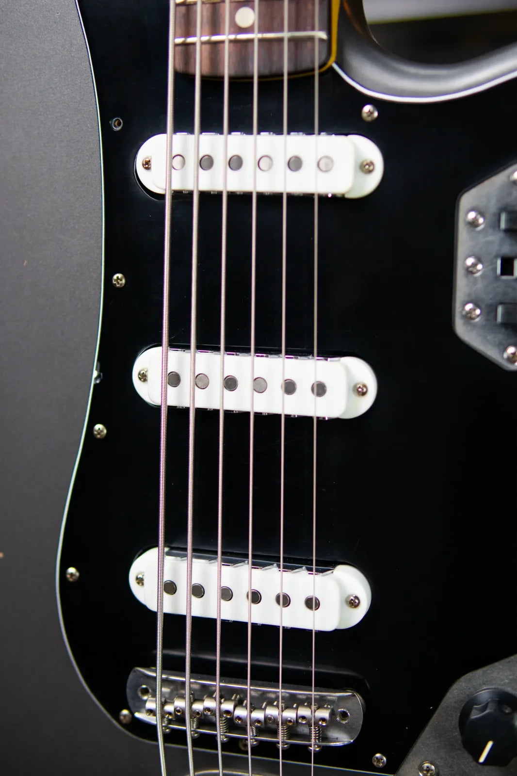 (RTO) Nash B-6 6-String Bass - Charcoal with Hardshell Case