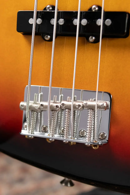 Fender American Vintage II 1966 Jazz Bass Rosewood Fingerboard - 3-Color Sunburst with Hardshell Case