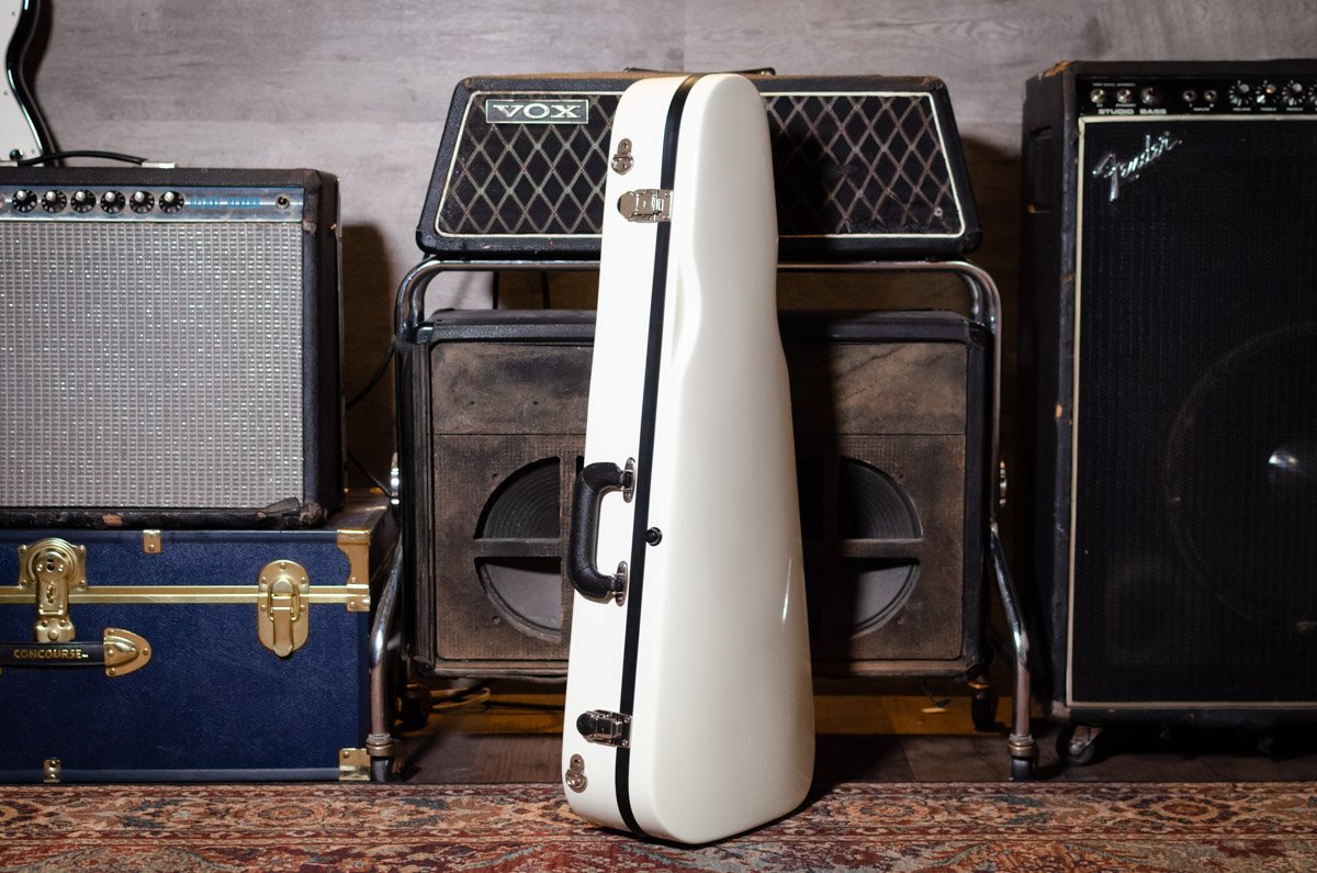 Bobelock 1029 Fiberglass Arrow Mandolin Case- Ivory/Blue