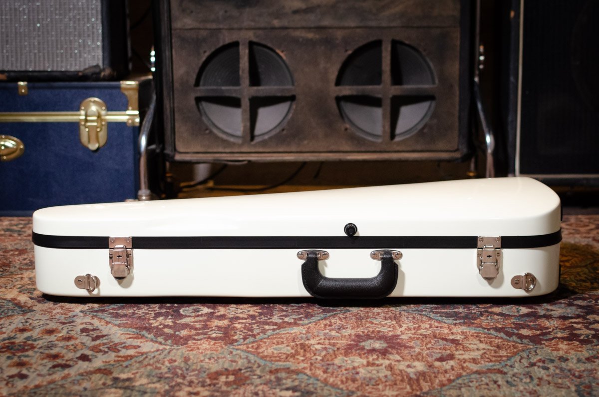 Bobelock 1029 Fiberglass Arrow Mandolin Case- Ivory/Blue