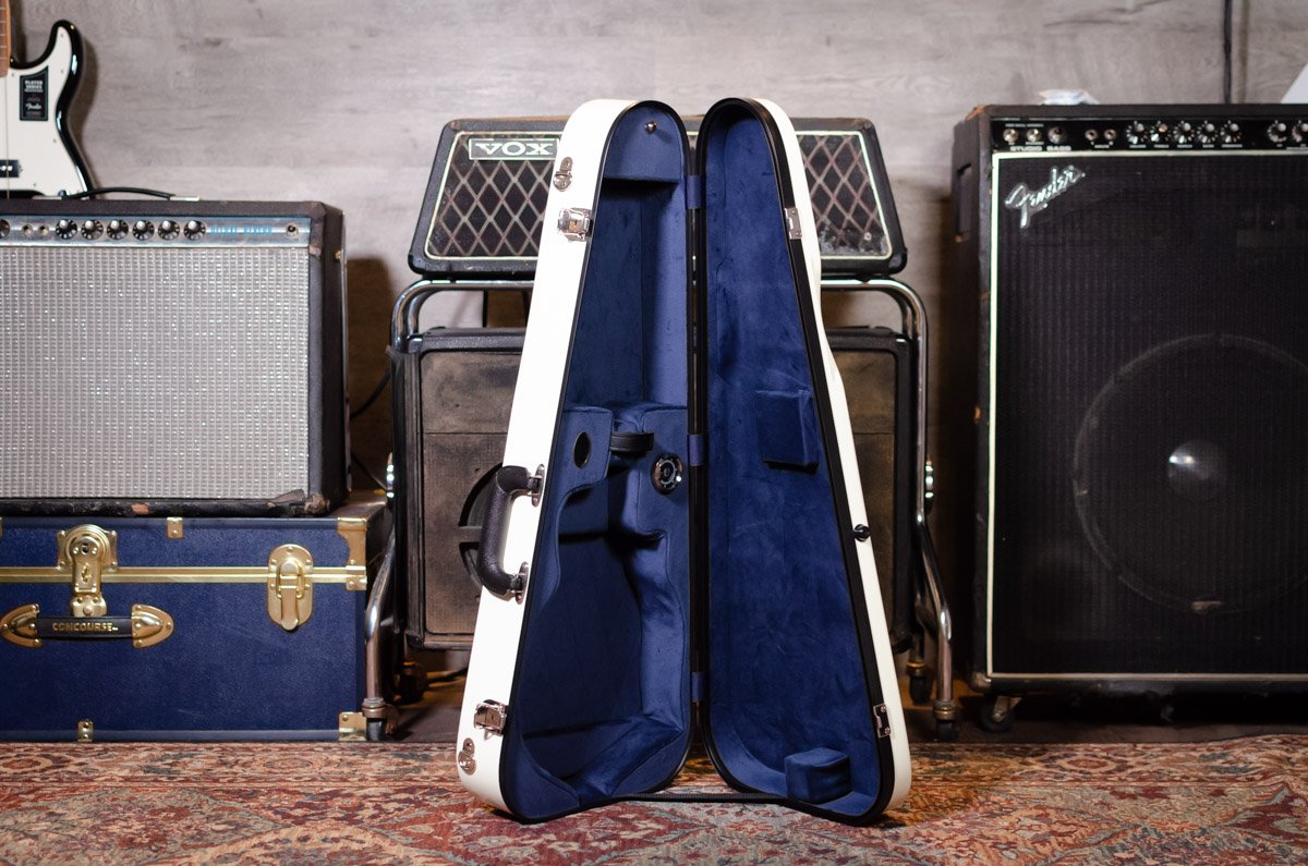 Bobelock 1029 Fiberglass Arrow Mandolin Case- Ivory/Blue