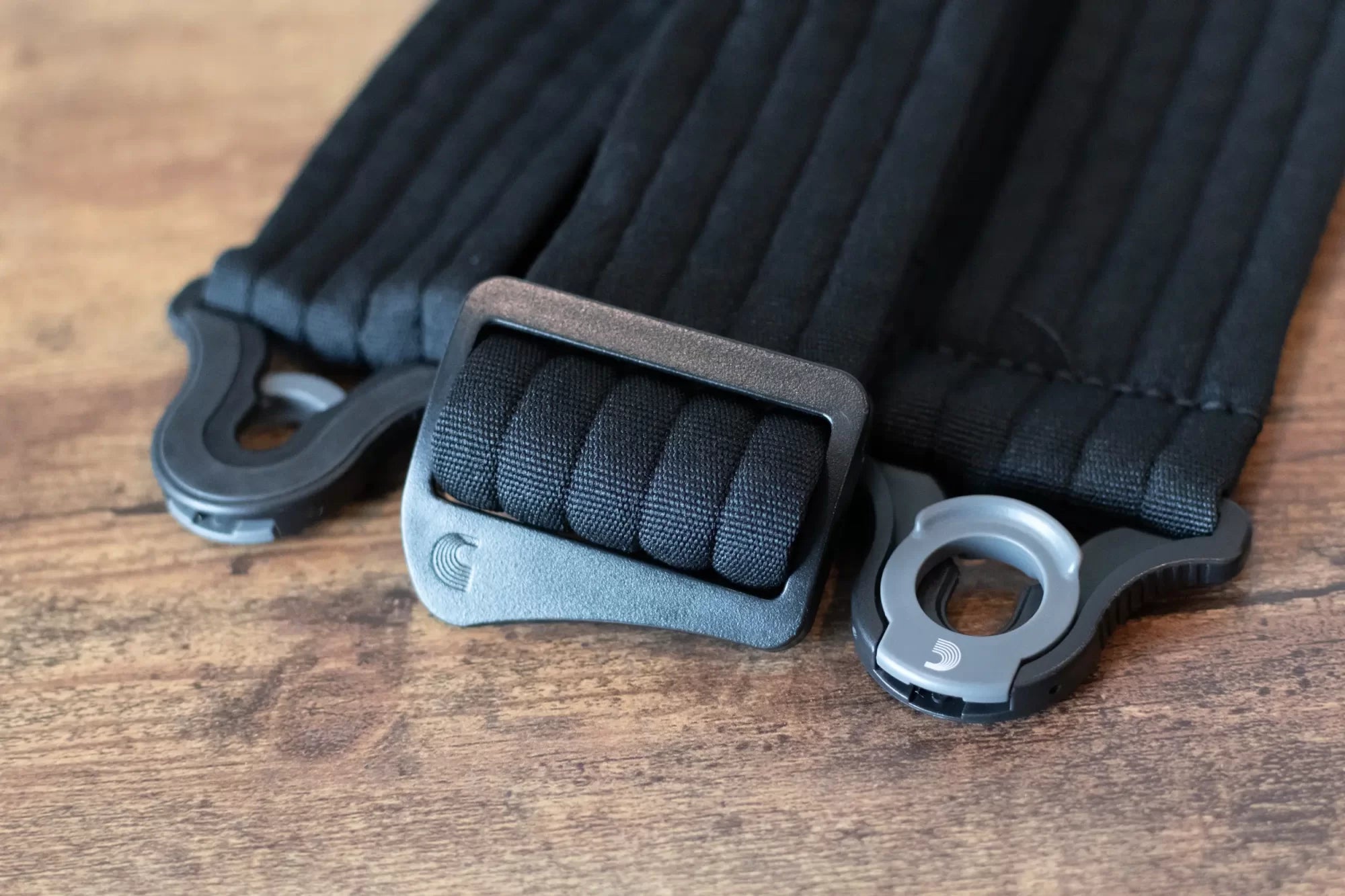 D'Addario Auto Lock Guitar Strap Black Padded Stripes