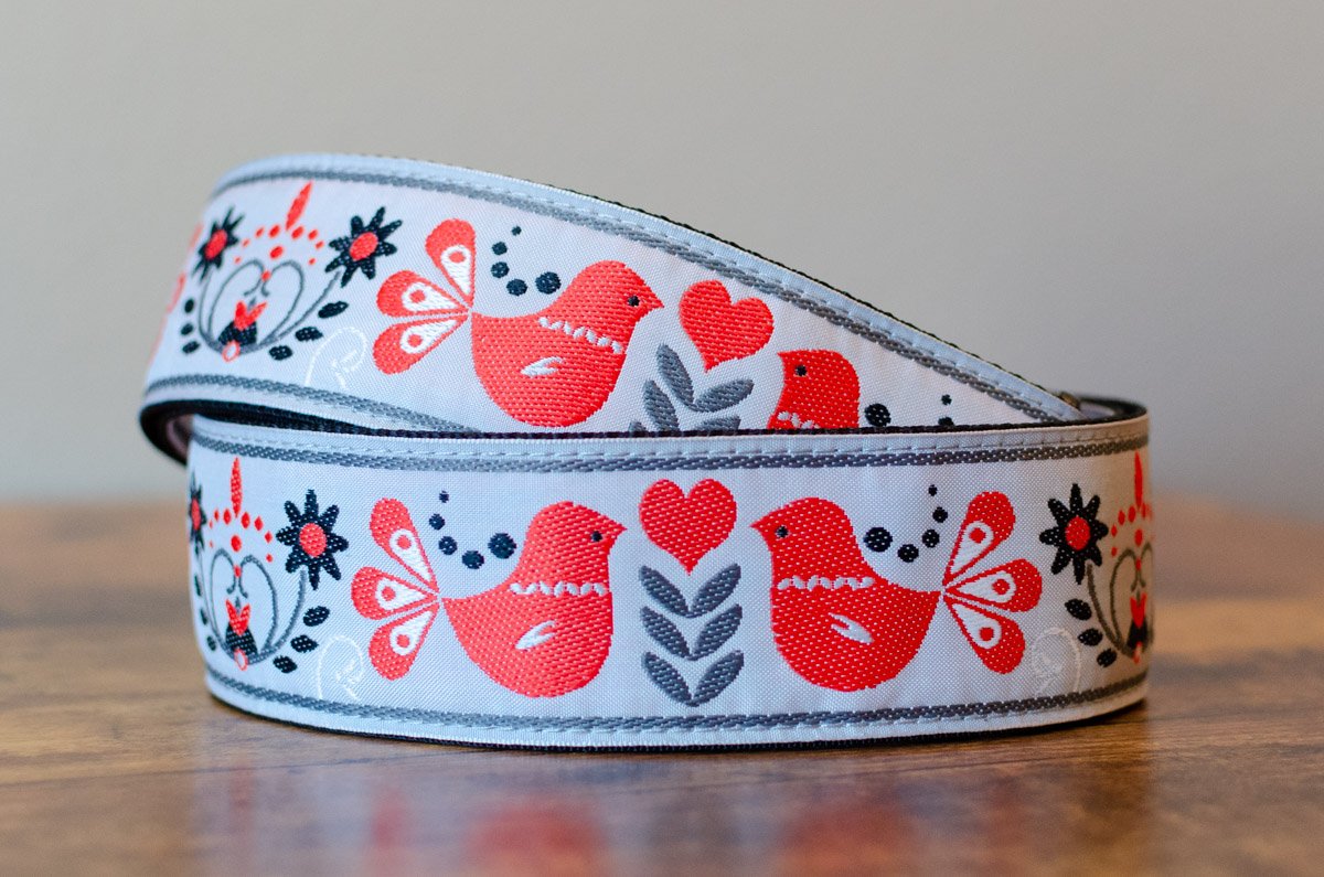 Ernie Ball P04689 Red Bird Winter Jacquard Guitar Strap