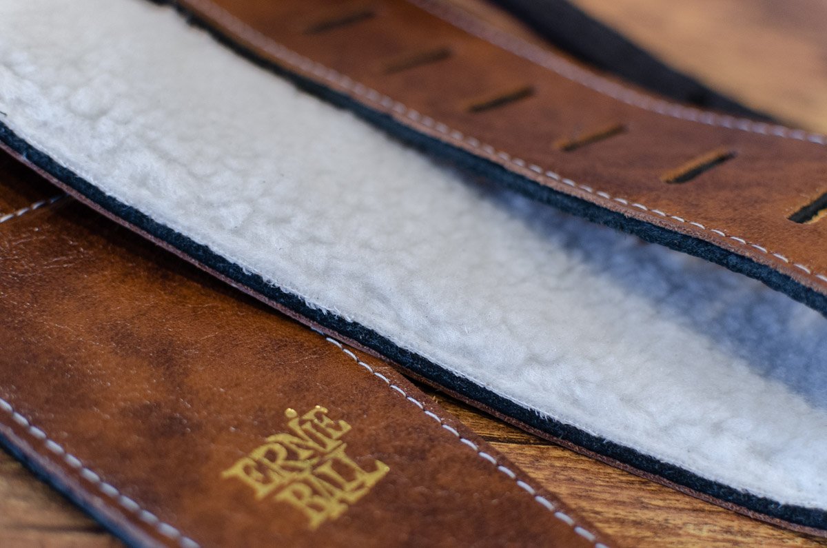 new Ernie Ball 2 5 Adjustable Italian Leather Strap with Fur Padding Chestnut haggertys 04