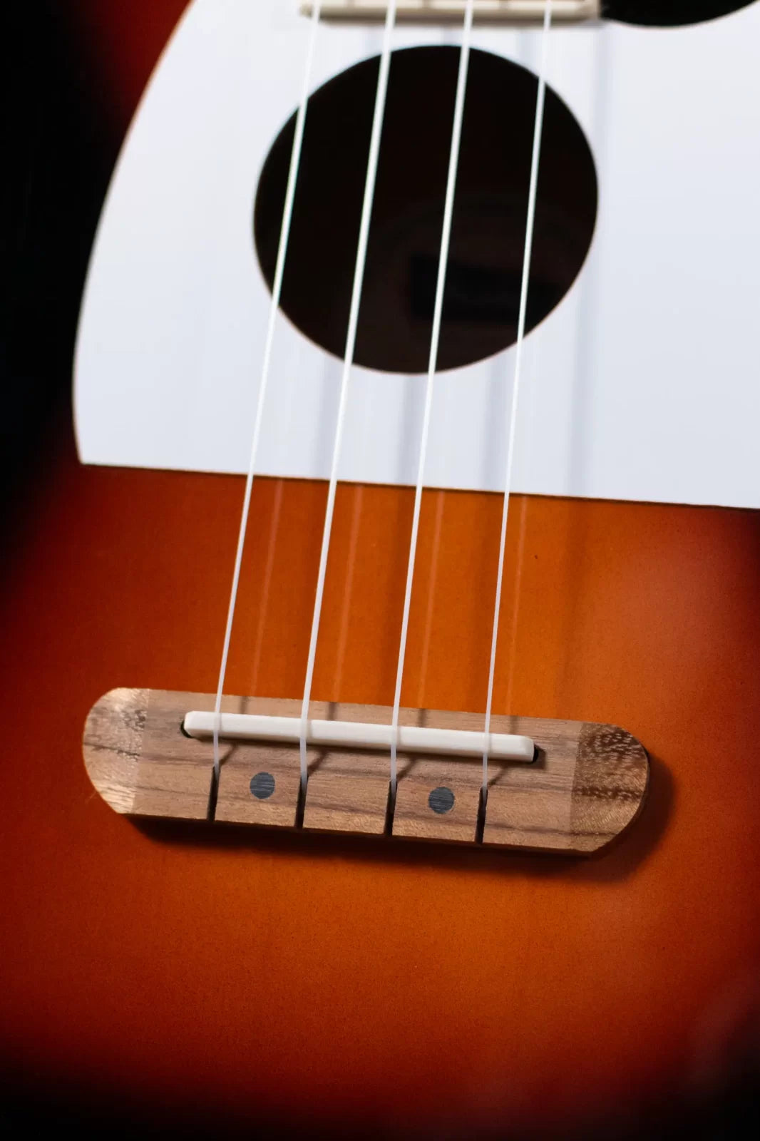 Fender Fullerton Tele Ukulele, White Pickguard - 2-Color Sunburst
