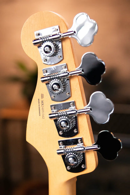 Fender Player II Jazz Bass Maple Fingerboard - Coral Red