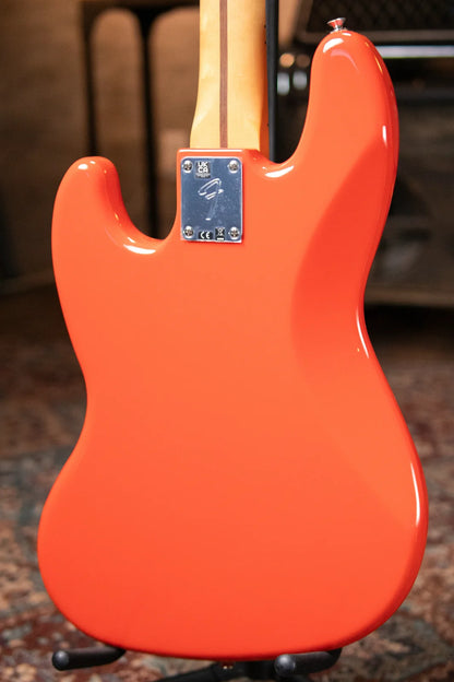 Fender Player II Jazz Bass Maple Fingerboard - Coral Red