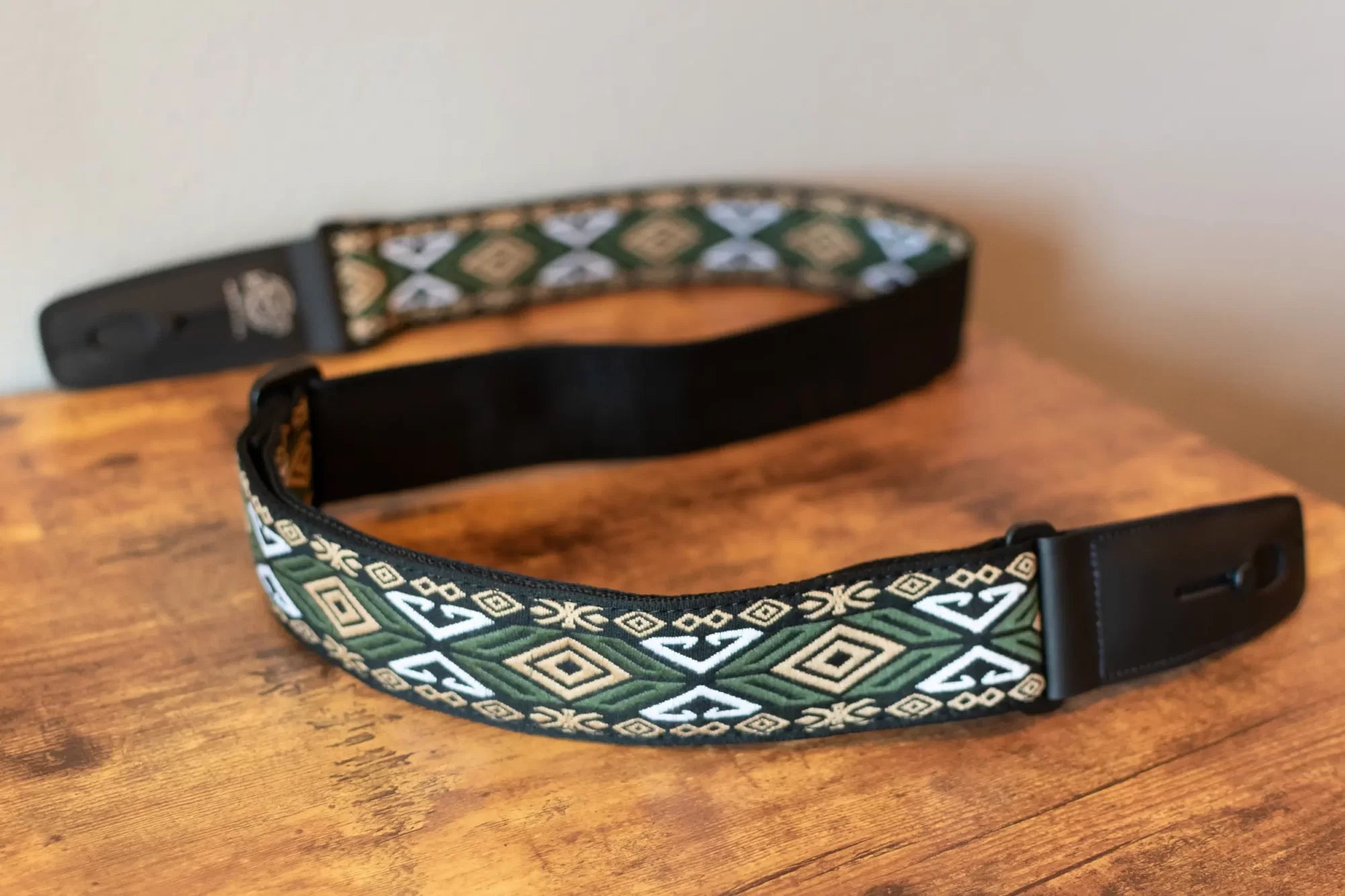 new Lock It 2 Guitar Strap Retro Vintage Series Emerald Isle haggertys 3