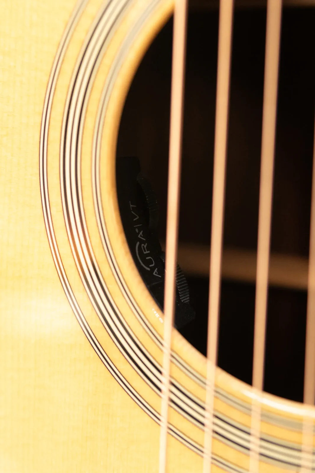 Martin OM-28E Acoustic/Electric Guitar with Hardshell Case