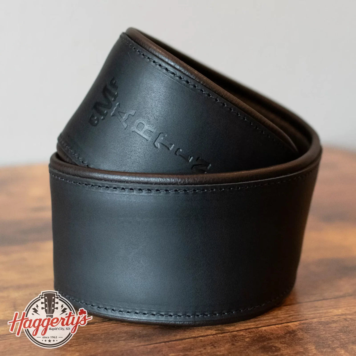 new Martin Premium Rolled Leather Guitar Strap Black haggertys 1