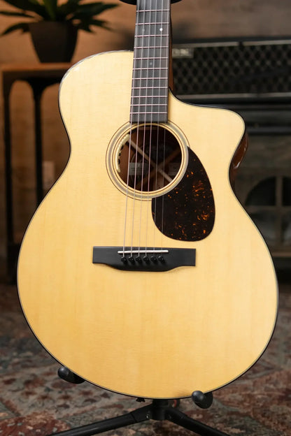 Martin SC-18E Acoustic/Electric with Hardshell Case