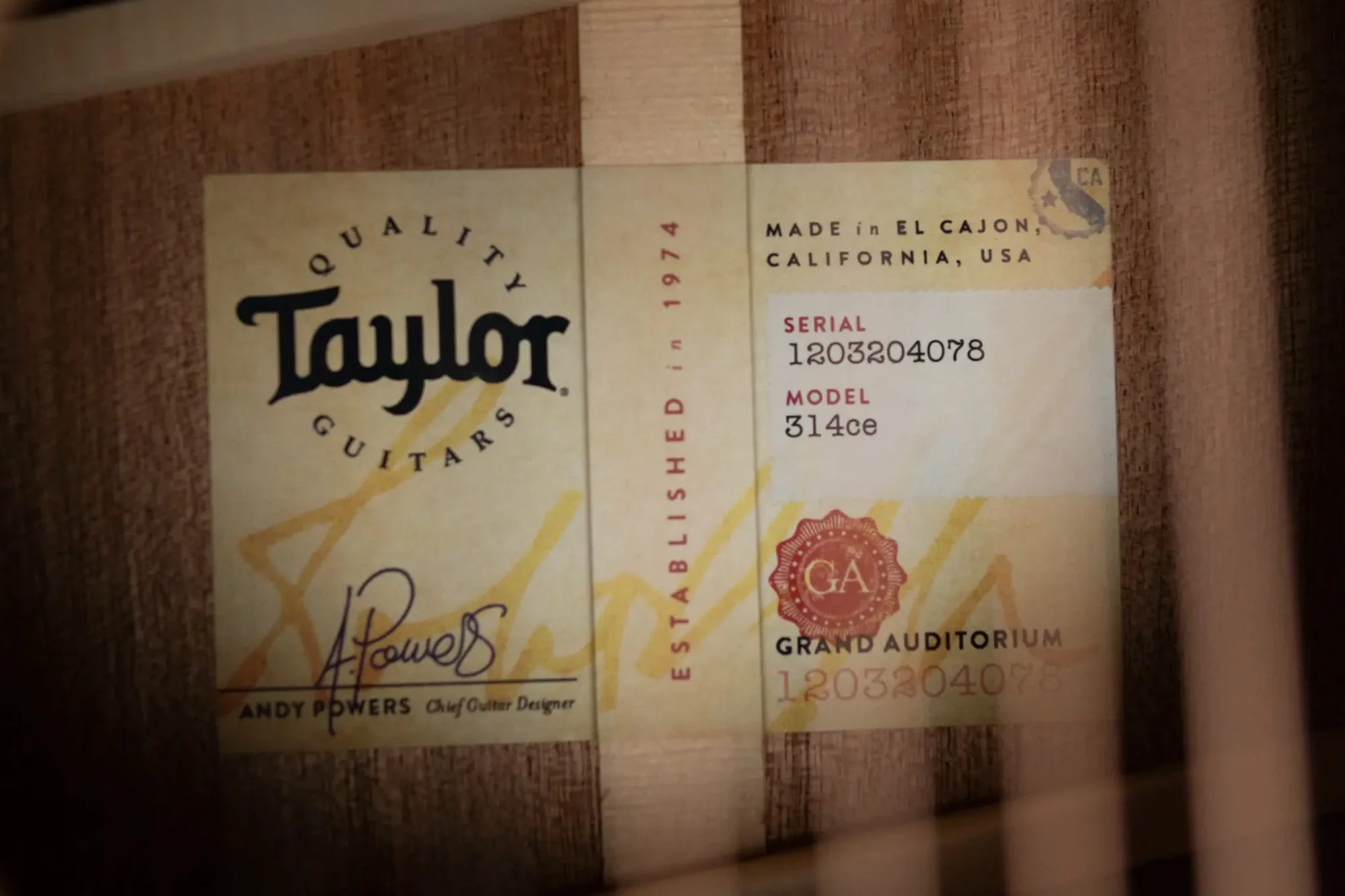 Taylor 314ce Left-Handed Grand Auditorium Acoustic/Electric with Deluxe Hardshell Case