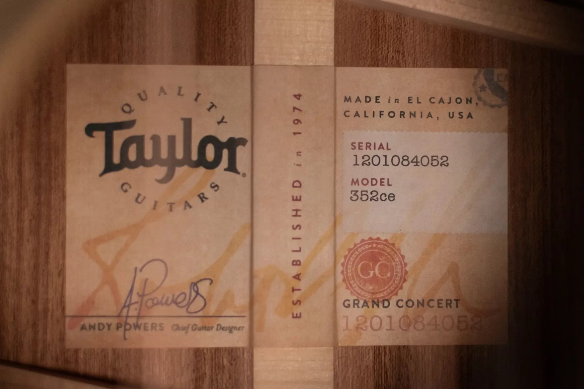 Taylor 352ce Grand Concert 12-String Acoustic/Electric Guitar with Hardshell Case