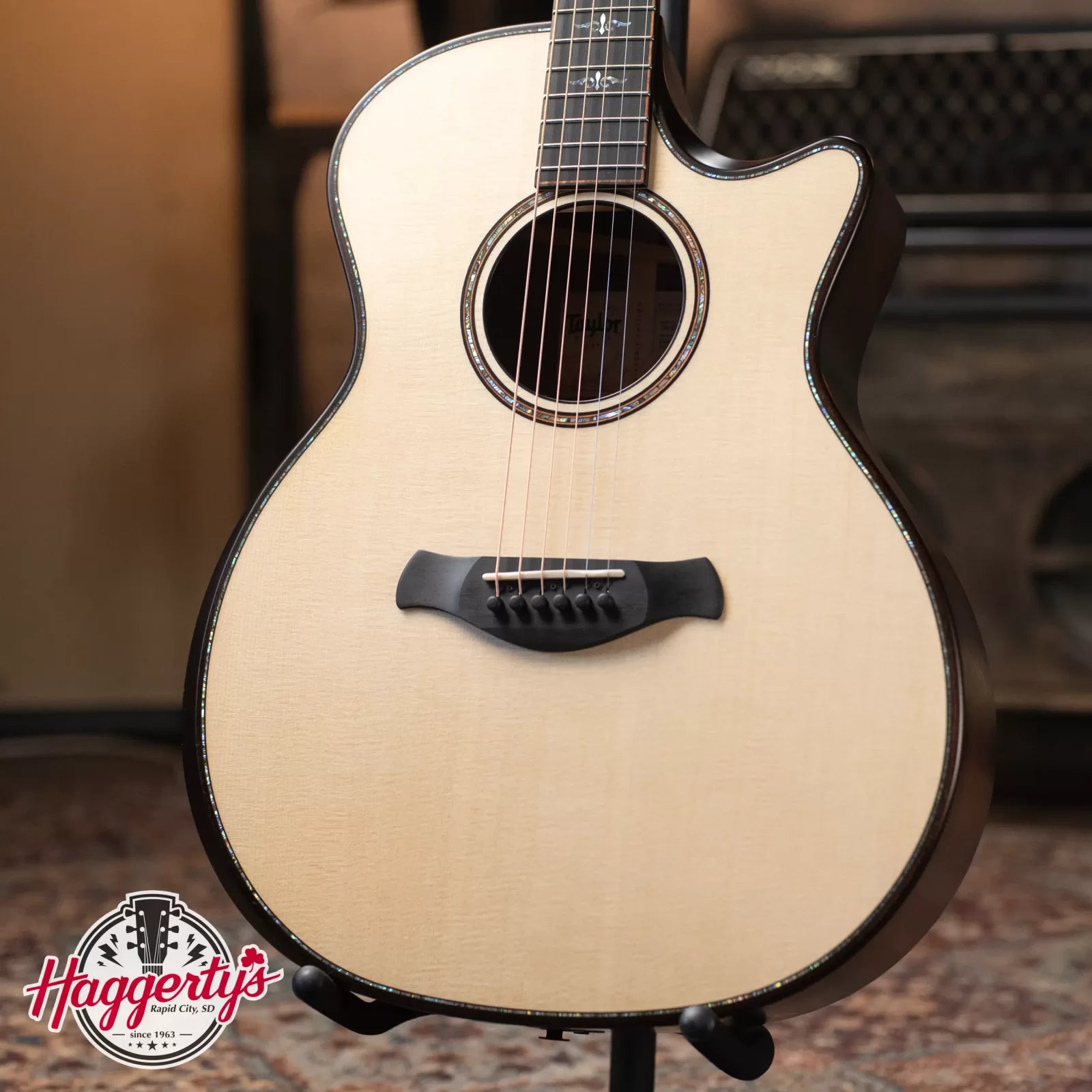 Taylor Builder's Edition 914ce Natural Grand Auditorium Acoustic/Electric with Deluxe Hardshell Case