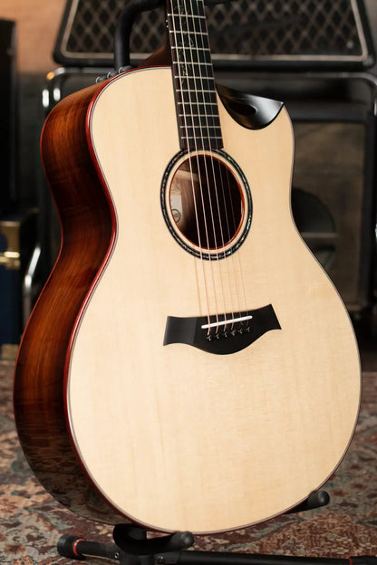 (Waiting on replacement Case 7/26/25 - CH) Taylor ‘24 Catch Custom C16ce B4025 Grand Symphony Honduran Rosewood/Lutz Spruce Grand Symphony Acoustic/Electric Guitar with Hardshell Case