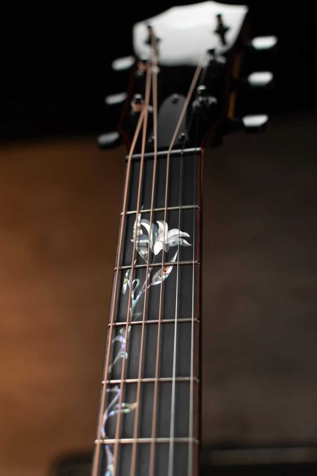 (Waiting on replacement Case 7/26/25 - CH) Taylor ‘24 Catch Custom C16ce B4025 Grand Symphony Honduran Rosewood/Lutz Spruce Grand Symphony Acoustic/Electric Guitar with Hardshell Case