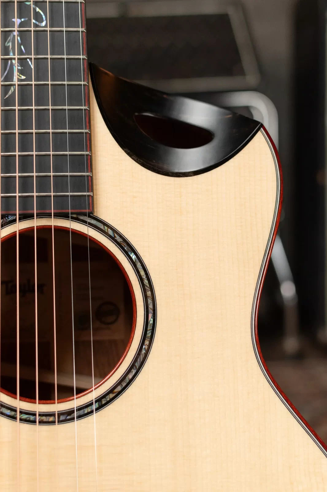 Taylor ‘24 Catch Custom C16ce B4025 Grand Symphony Honduran Rosewood/Lutz Spruce Grand Symphony Acoustic/Electric Guitar with Hardshell Case