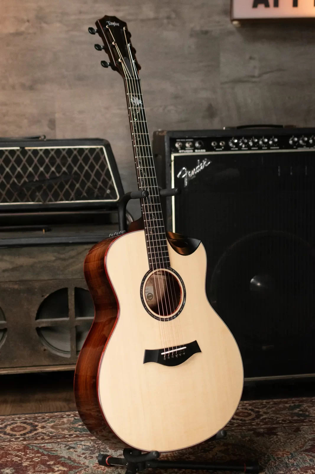 (Waiting on replacement Case 7/26/25 - CH) Taylor ‘24 Catch Custom C16ce B4025 Grand Symphony Honduran Rosewood/Lutz Spruce Grand Symphony Acoustic/Electric Guitar with Hardshell Case
