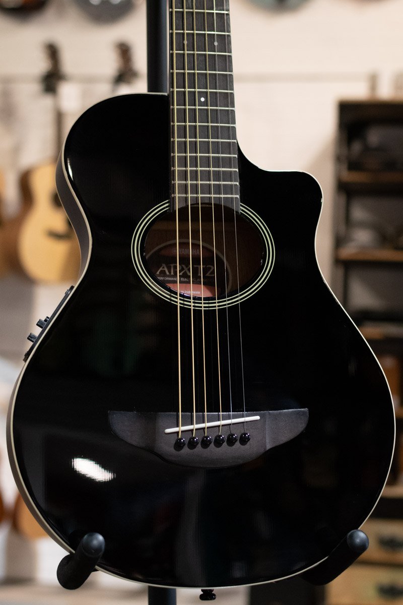 Yamaha APXT2 3/4-Size Thin-Line Cutaway Acoustic/Electric Guitar - Black with Gig Bag