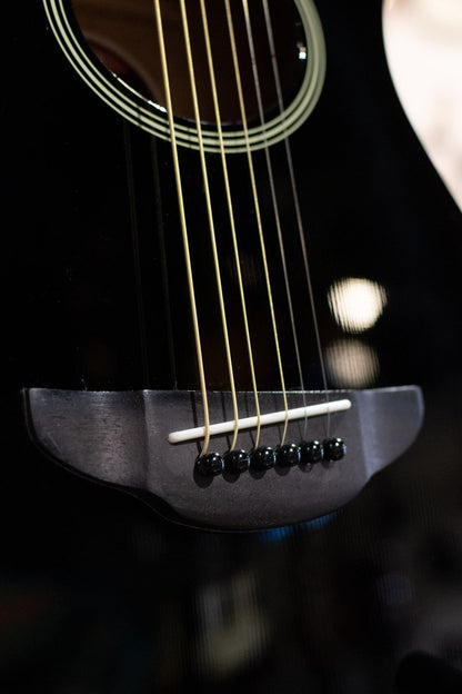 Yamaha APXT2 3/4-Size Thin-Line Cutaway Acoustic/Electric Guitar - Black with Gig Bag