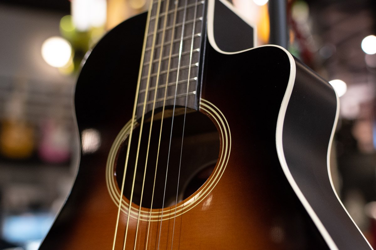 Yamaha APXT2 3/4-Size Thin-Line Cutaway Acoustic/Electric Guitar - Old Violin Sunburst with Gig Bag