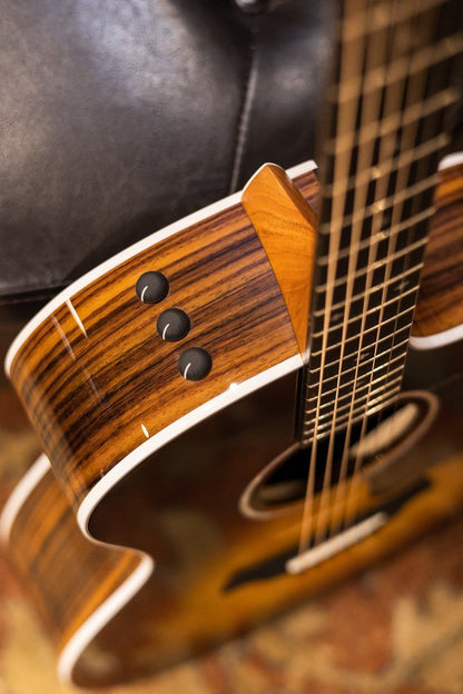 Taylor 214ce -SB DLX Acoustic/Electric Guitar with Deluxe Hardshell Case - Used Floor Model