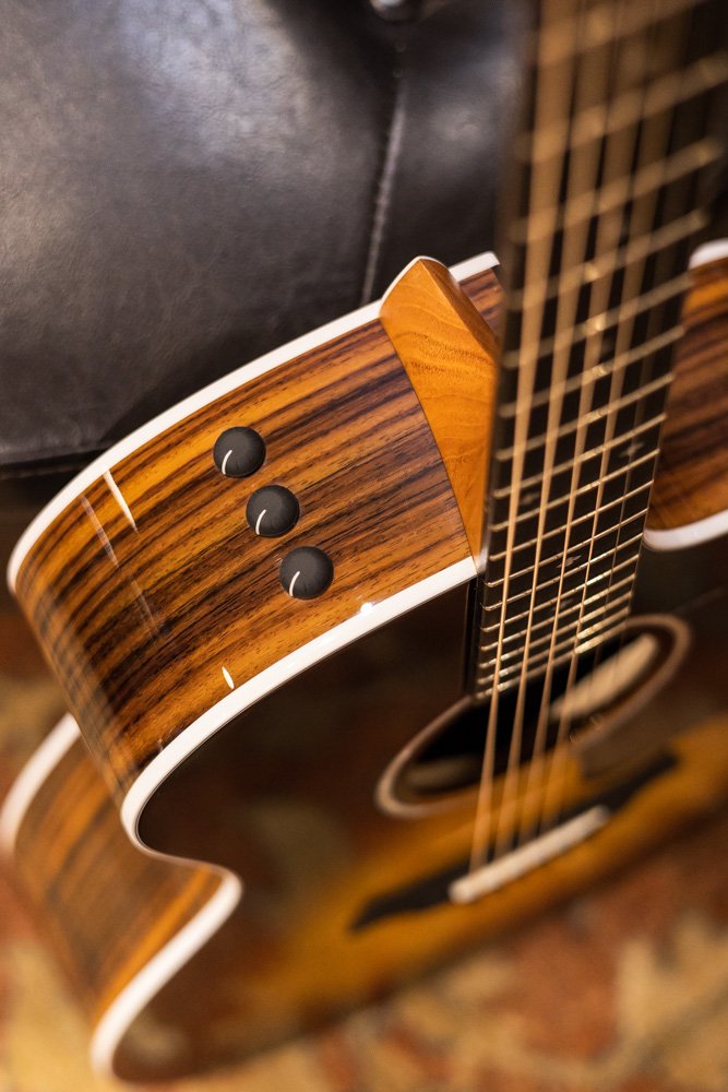 Taylor 214ce -SB DLX Acoustic/Electric Guitar with Deluxe Hardshell Case - Used Floor Model