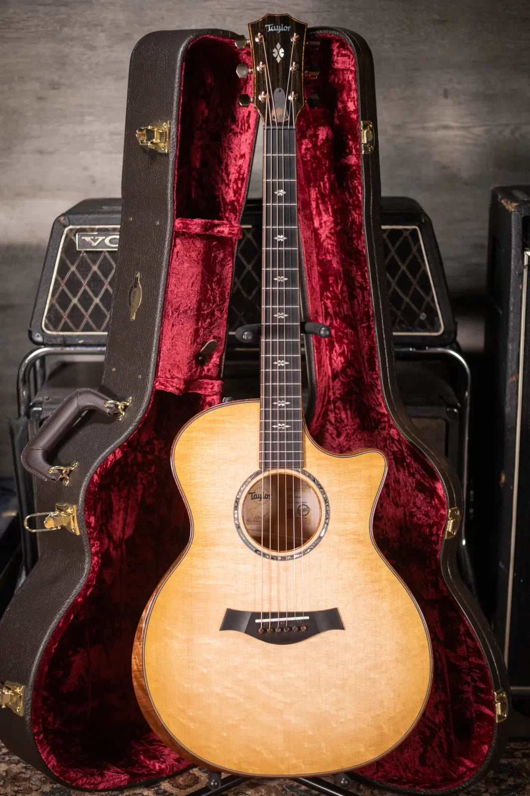 Taylor Custom Shop Grand Auditorium Bearclaw Spruce/Flame Maple Acoustic/Electric Guitar with Hardshell Case