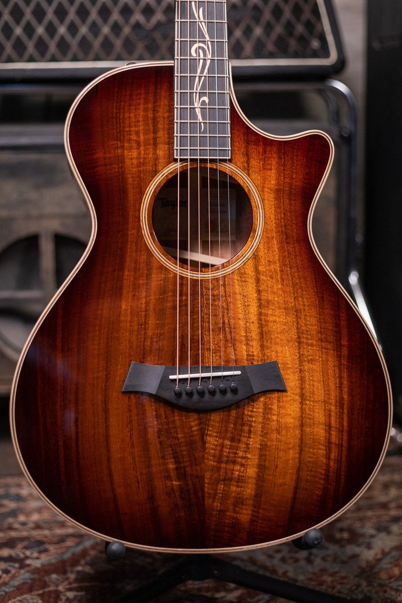 Taylor K22ce 12-Fret Grand Concert Acoustic/Electric Guitar - Deluxe Hardshell Case