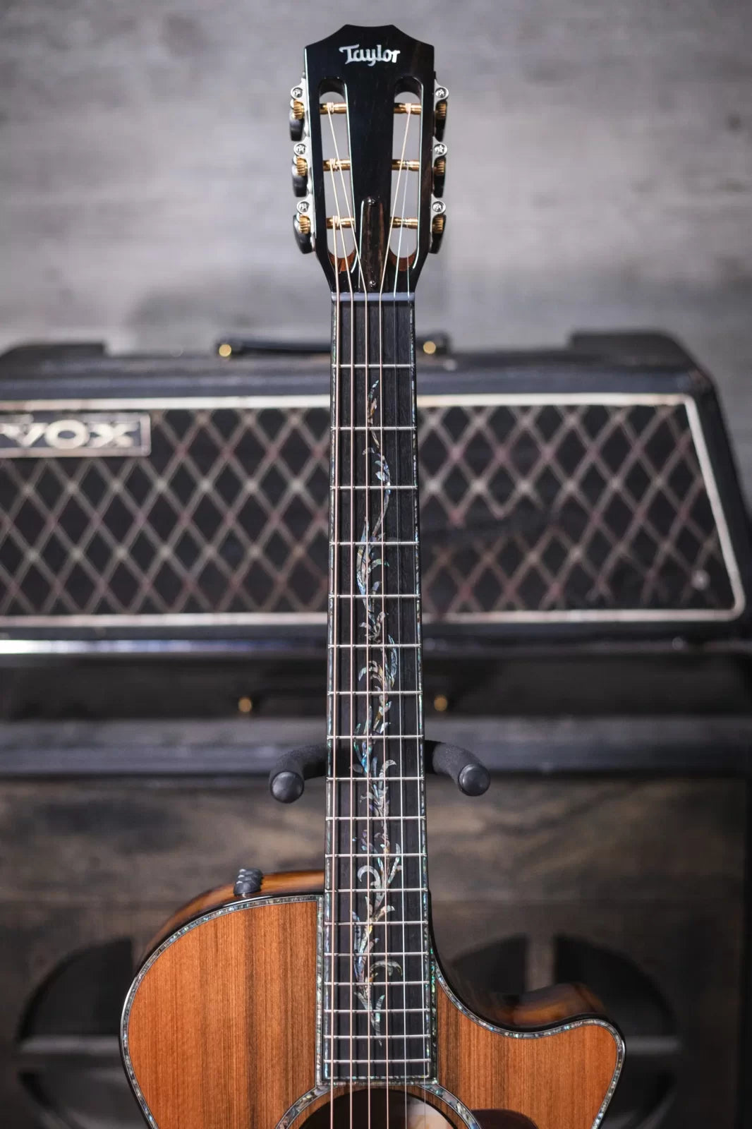 Taylor PS12ce 12-Fret Honduran Rosewood/Sinker Redwood Acoustic Electric Guitar with Deluxe Hardshell Case