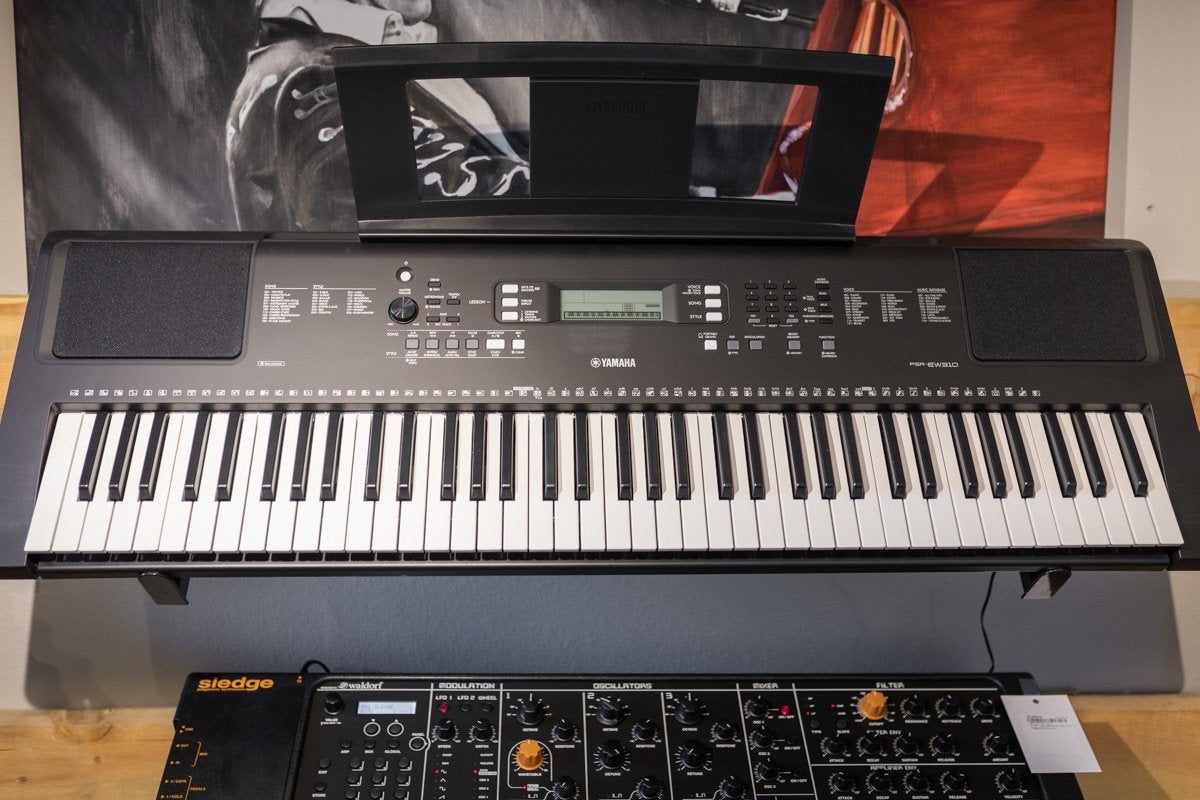 Yamaha PSR-EW310 76-Key Portable Keyboard B-STOCK