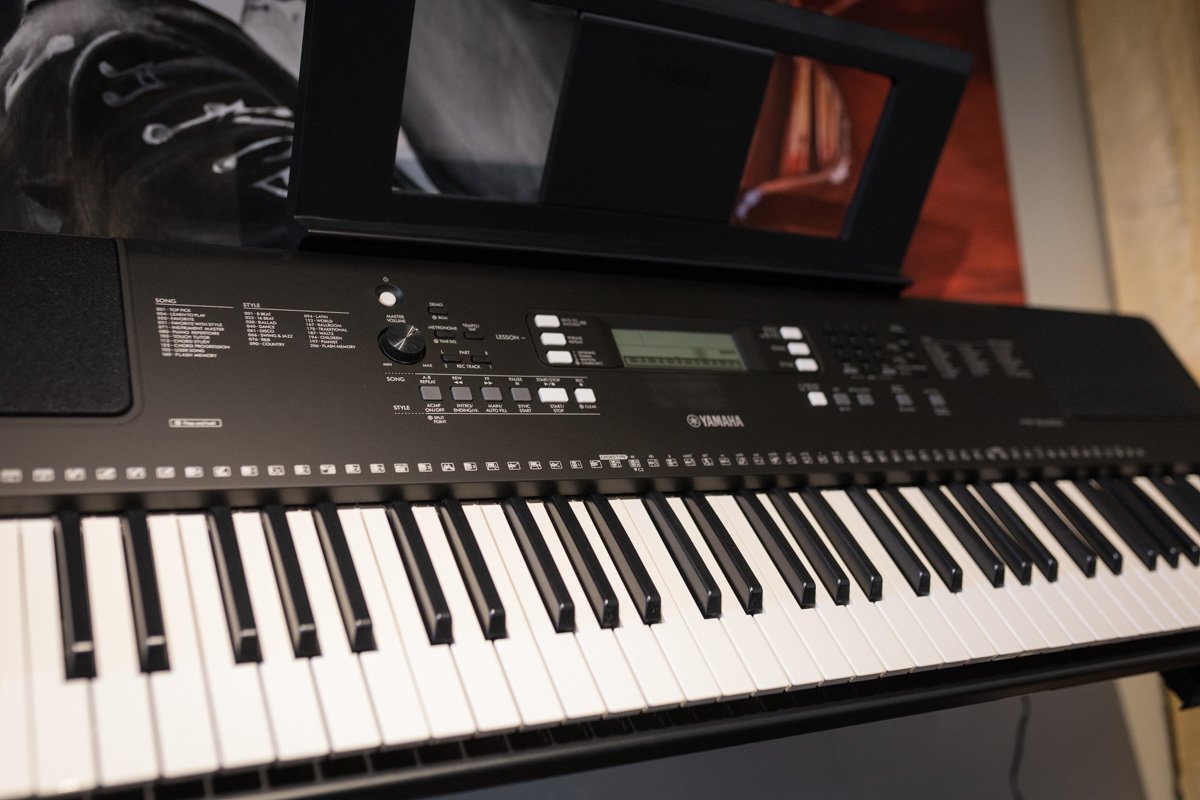 Yamaha PSR-EW310 76-Key Portable Keyboard B-STOCK