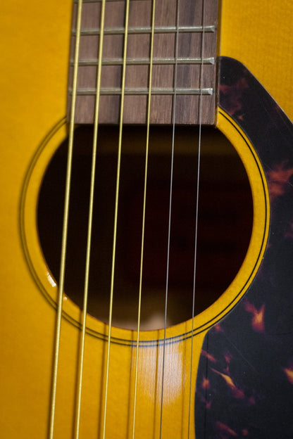 Yamaha JR1 FG Junior Acoustic Guitar with Gig Bag