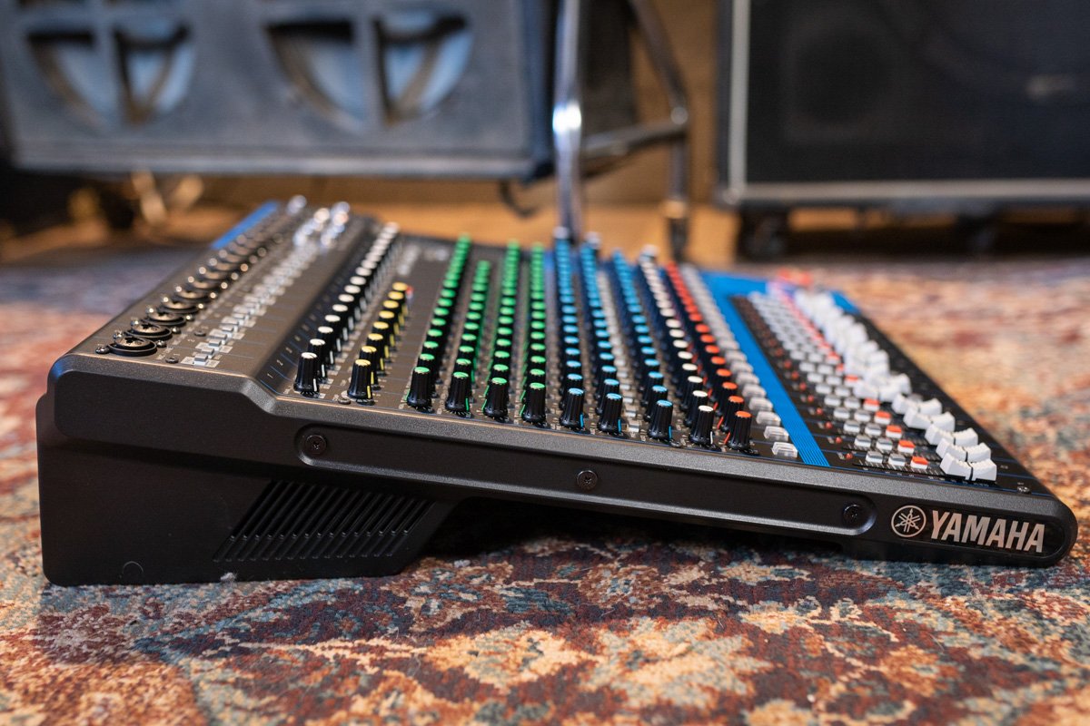 Yamaha MG20XU 20-Channel Mixer with Effects